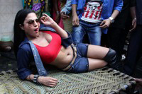 Veena Malik Visits Kamathipura Hot Photos